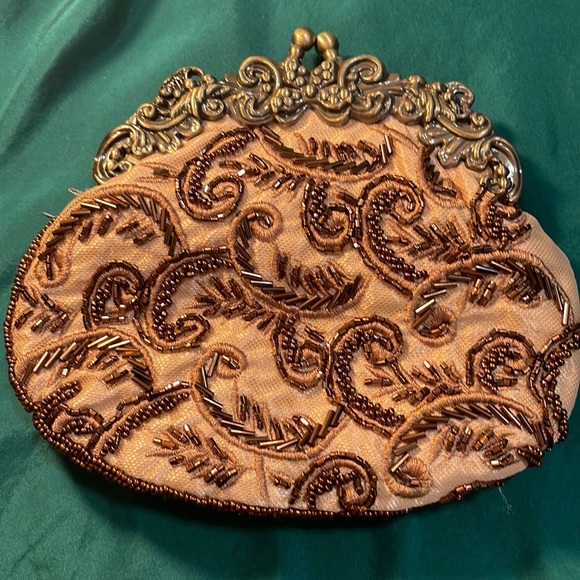 Vintage beaded wristlet/ clutch - Picture 3 of 4